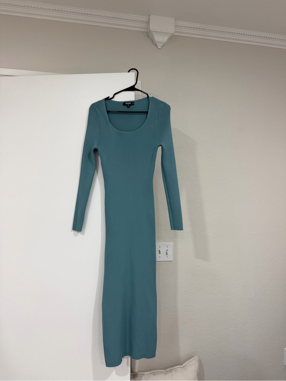 Misguided Scoop Neck Long sleeve ribbed maxi dress